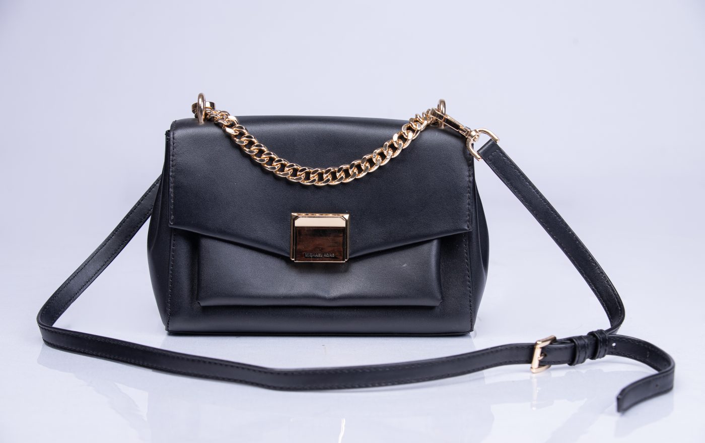 sac bandoulière noir MICHAEL KORS modèle LITA